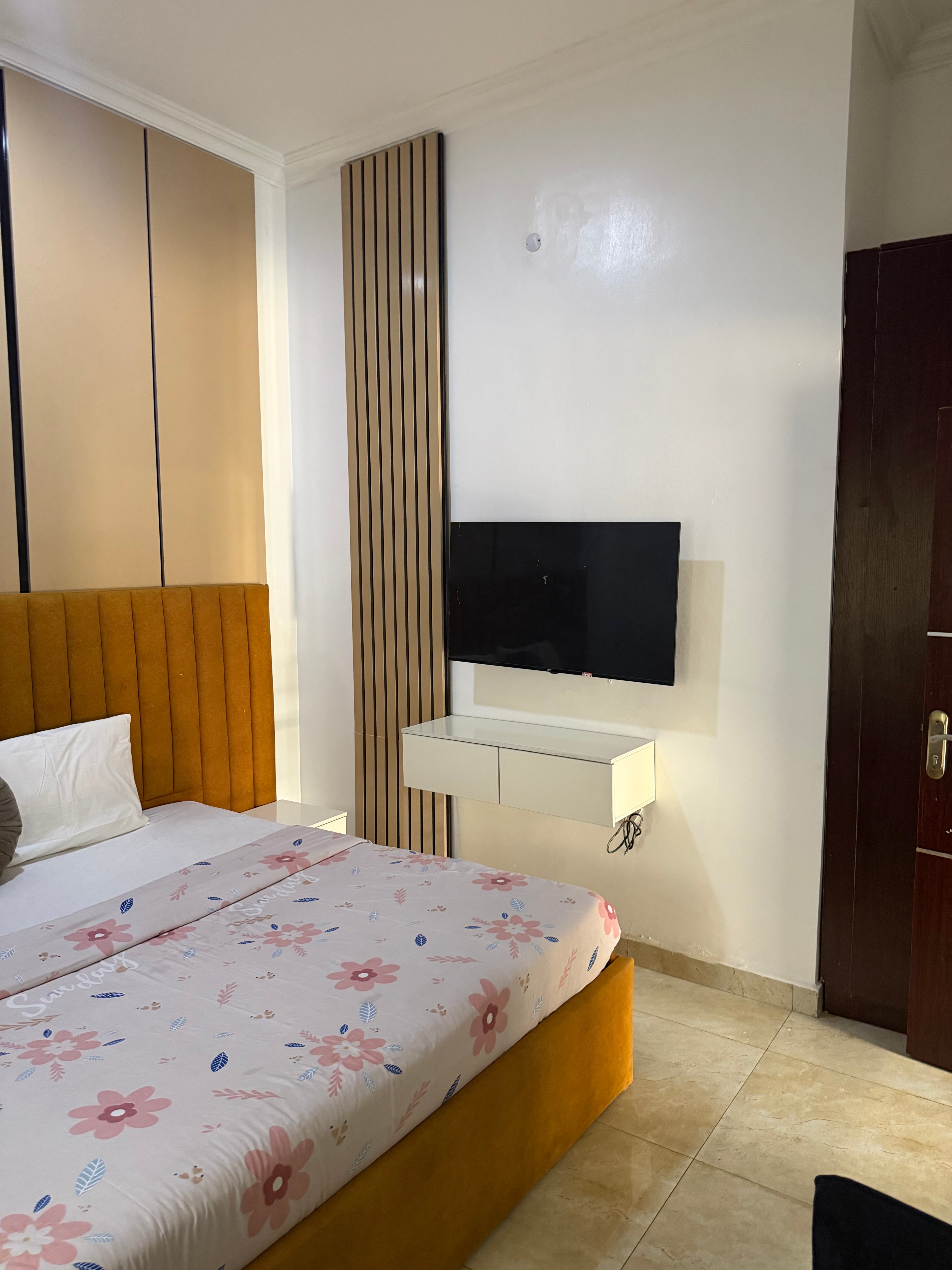 1-Bedroom Apartment – Jahi (By Gilmore)