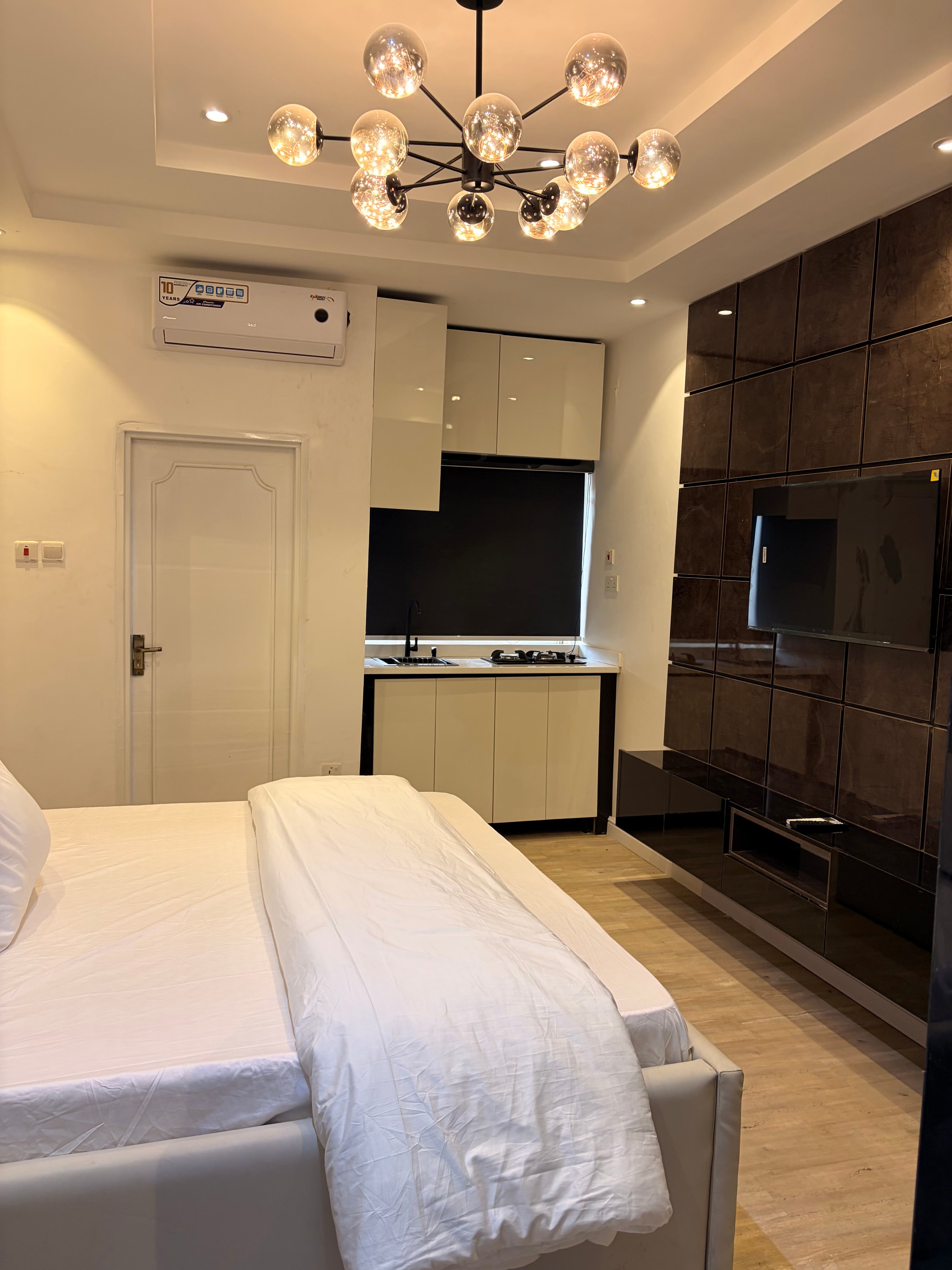 Luxury studio apartment utako