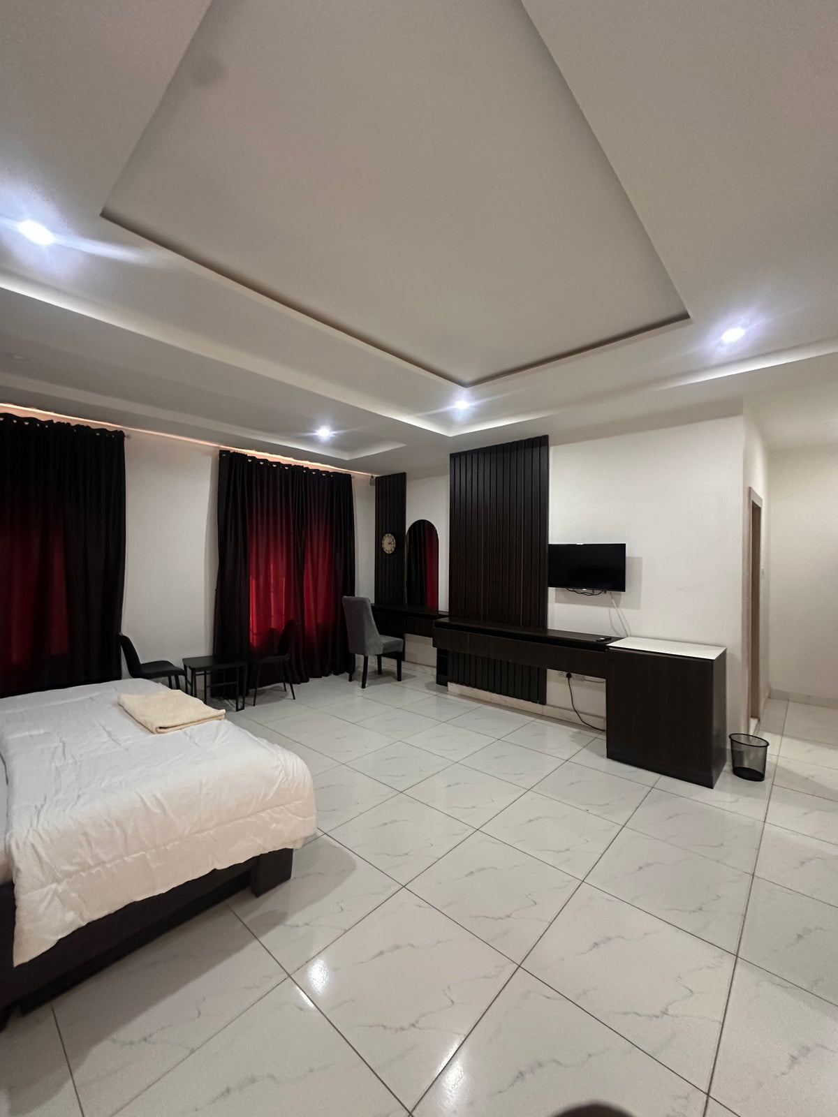 Luxury Single Room Apartment with Extra Sitting Room, Kitchen & Balcony – 3rd Floor, Wuye, Abuja