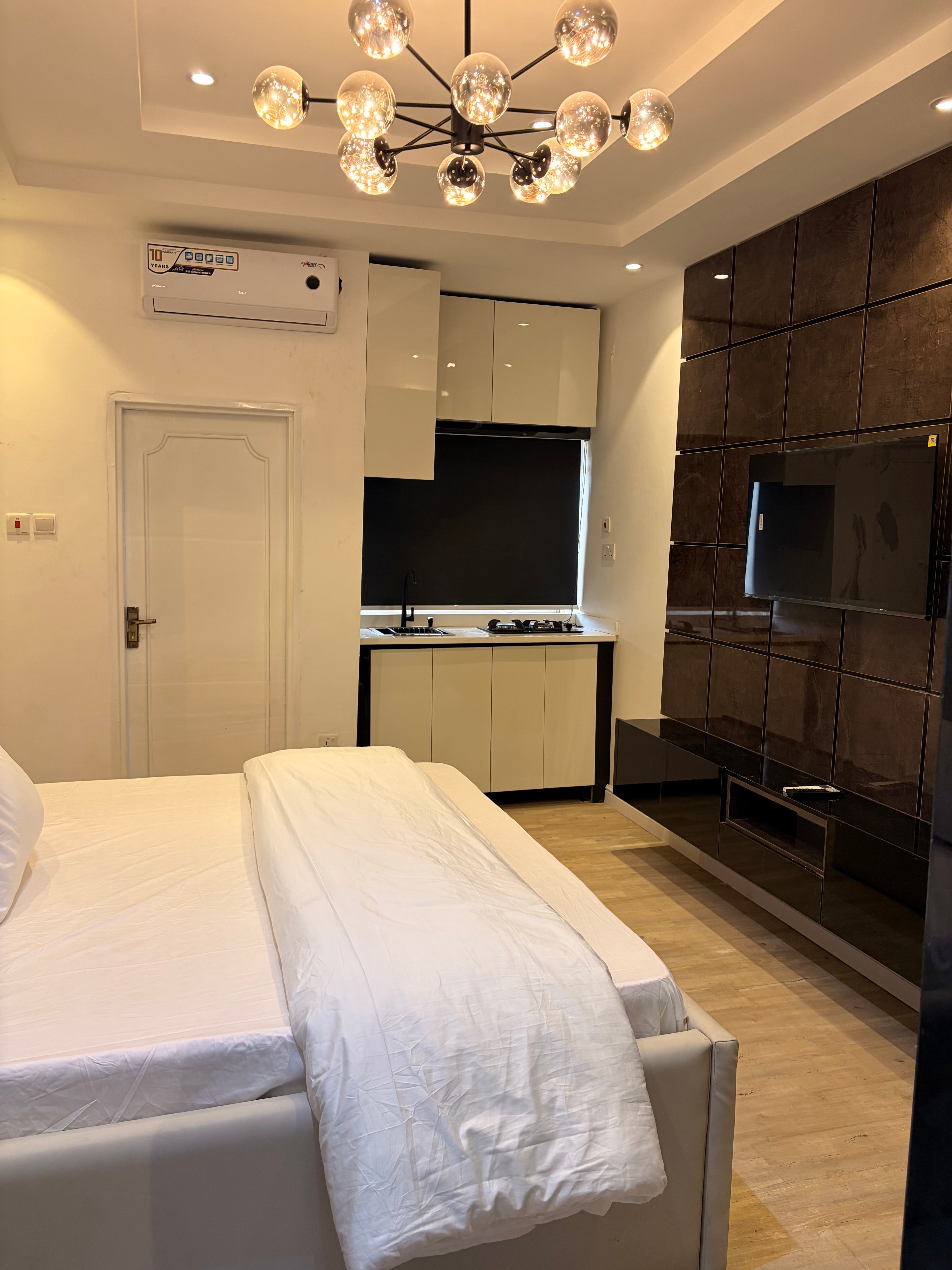 Luxury studio apartment utako
