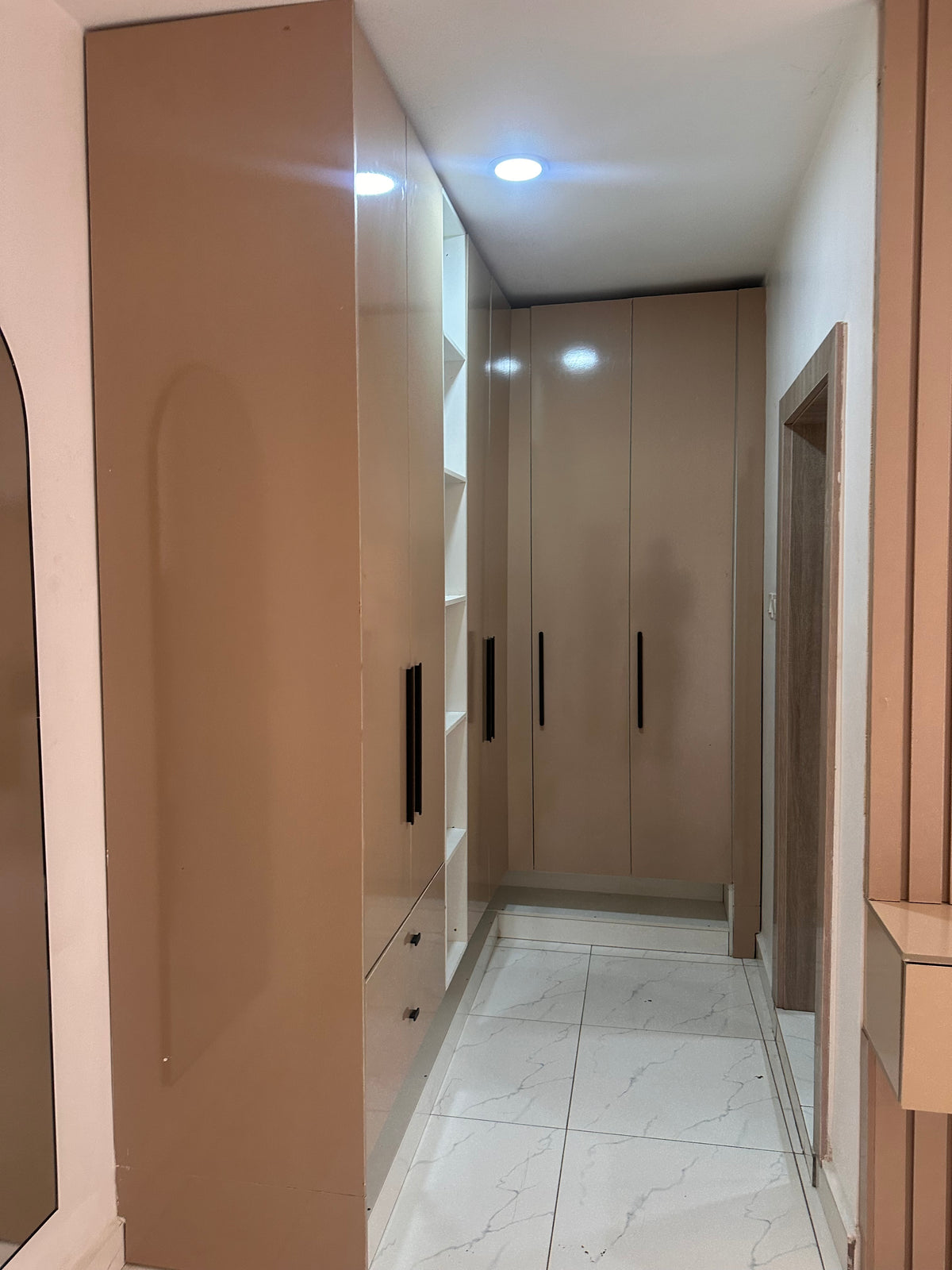 Luxury Single Room Apartment with Extra Sitting Room, Kitchen & Balcony – 3rd Floor, Wuye, Abuja
