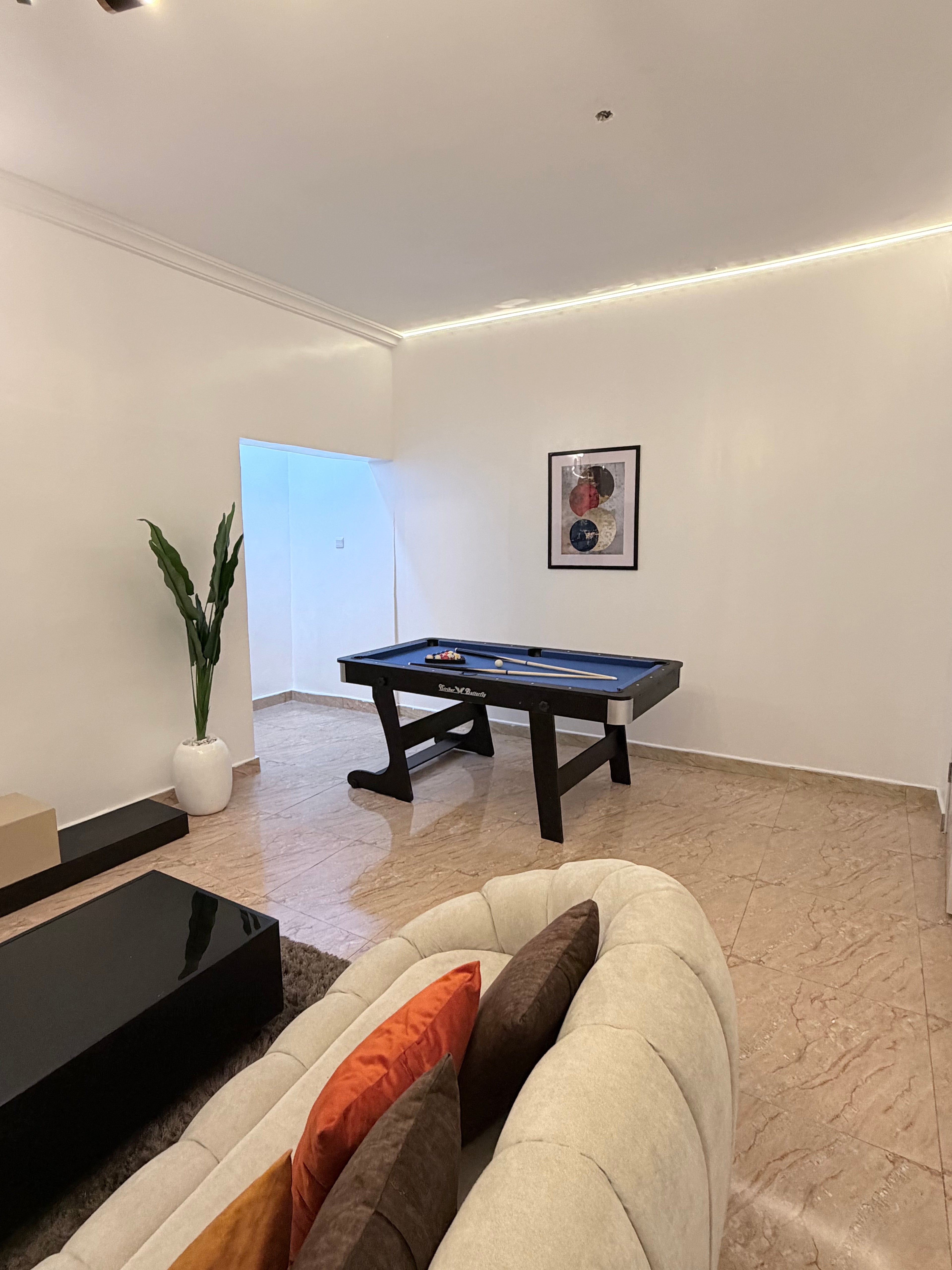 1-Bedroom Apartment with Snooker Table – Wuye