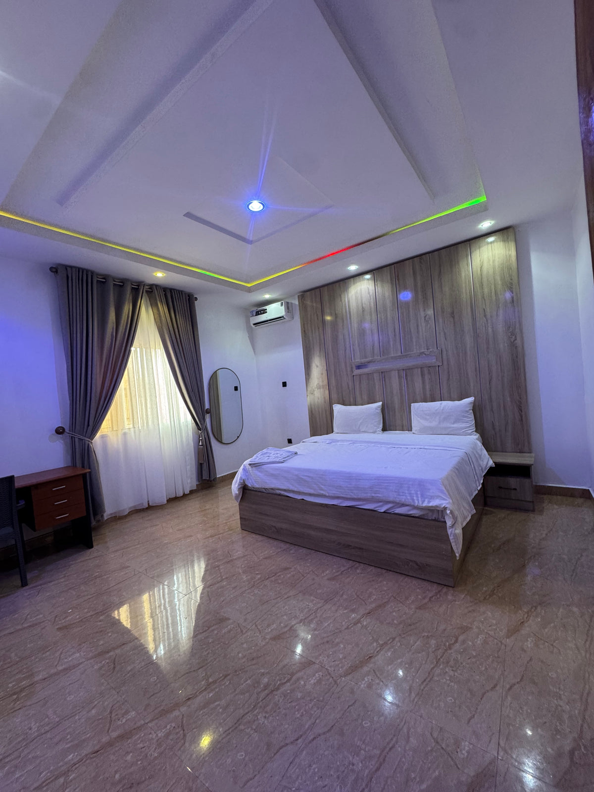 Luxury 1-Bedroom Apartment – Flat 2, Jahi (By Gilmore), Abuja

₦1,350,000 per month