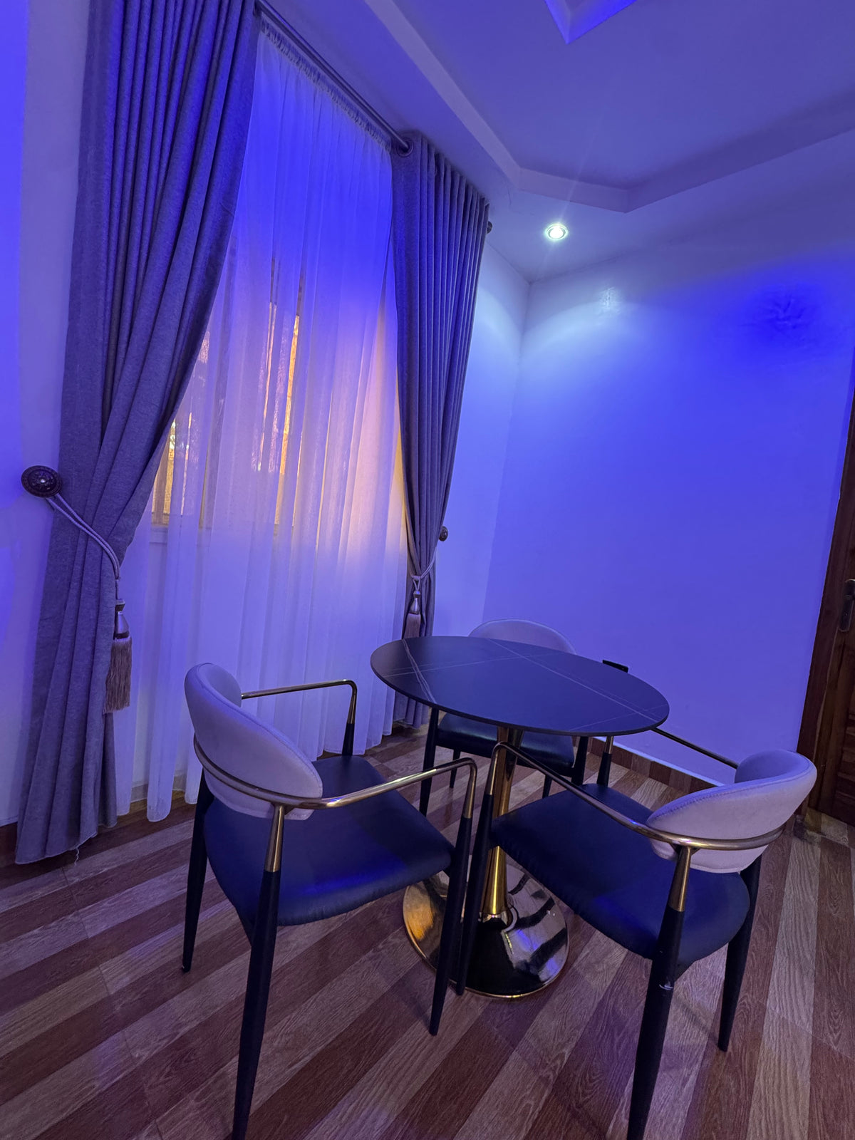 Luxury 1-Bedroom Apartment – Flat 2, Jahi (By Gilmore), Abuja

₦1,350,000 per month