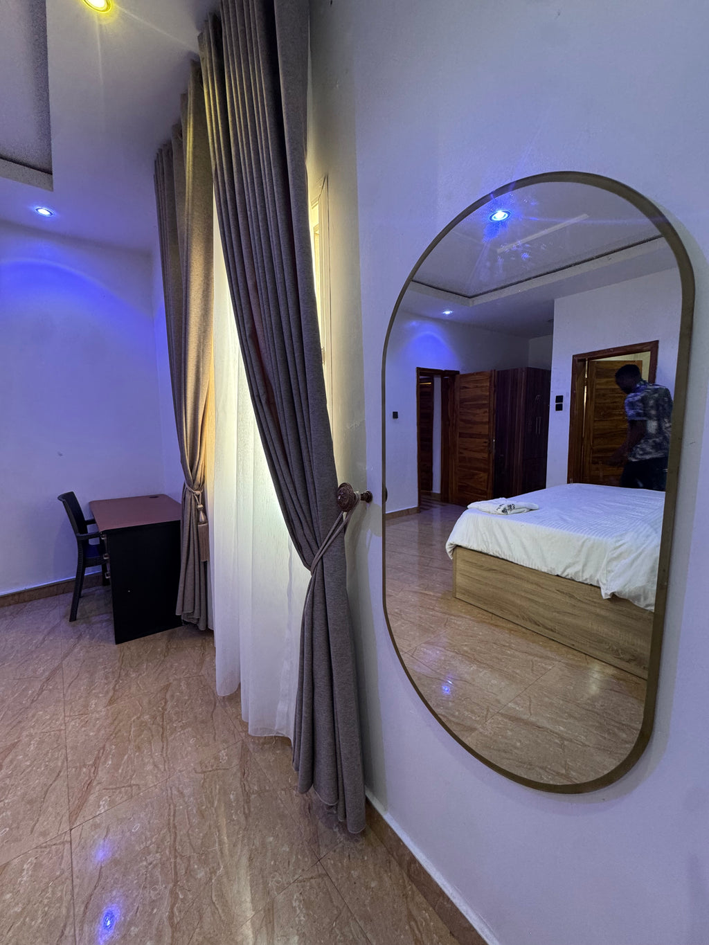 Luxury 1-Bedroom Apartment – Flat 2, Jahi (By Gilmore), Abuja

₦1,350,000 per month