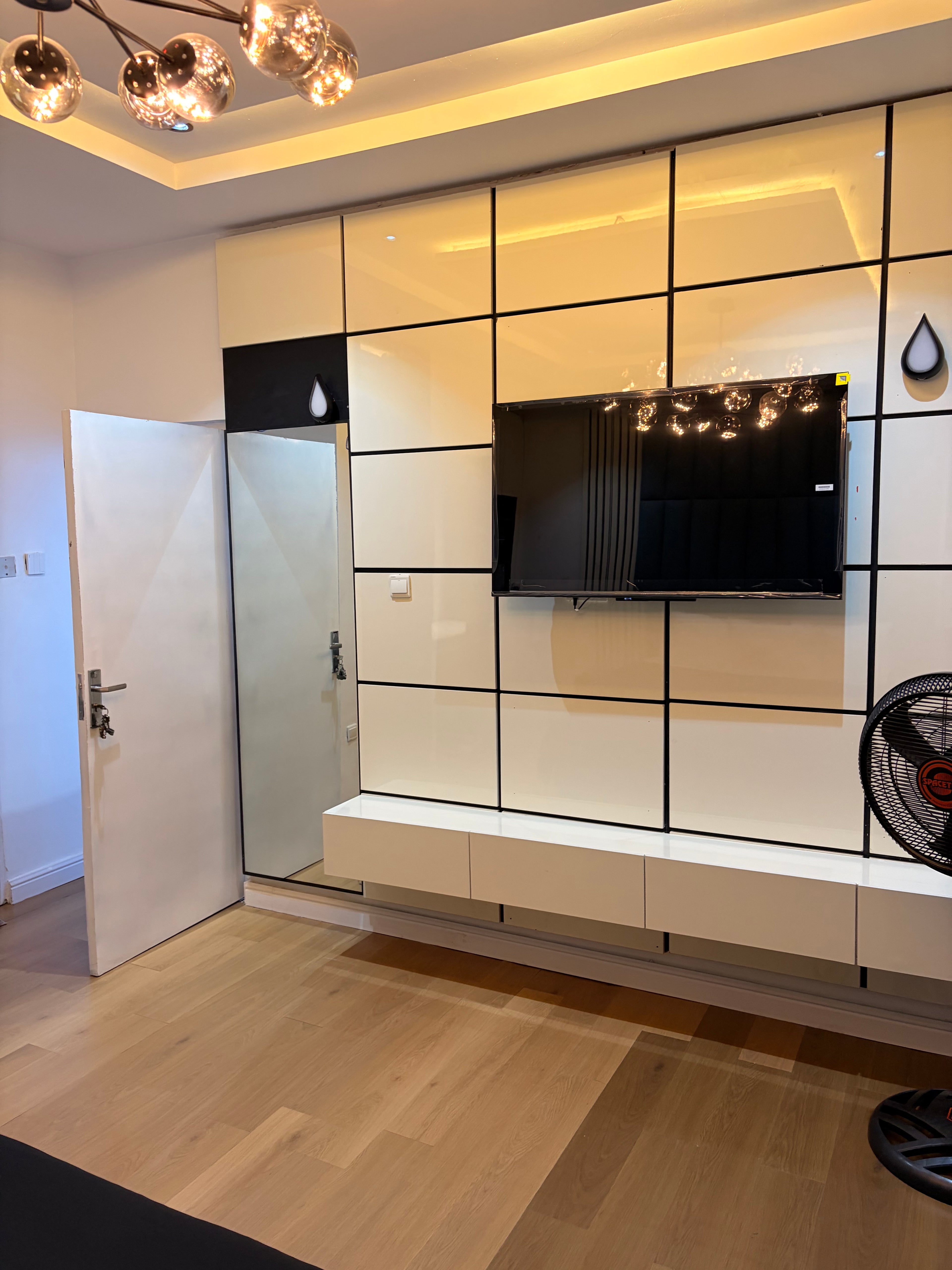 Big studio apt- utako