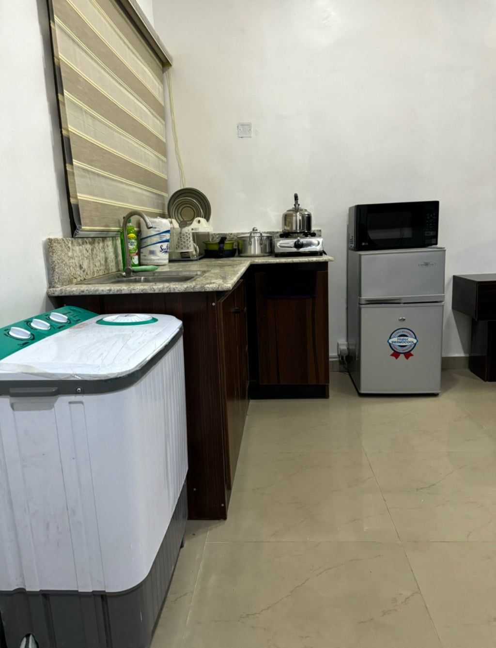 Studio apartment in Wuye 24h light WiFi washing machine