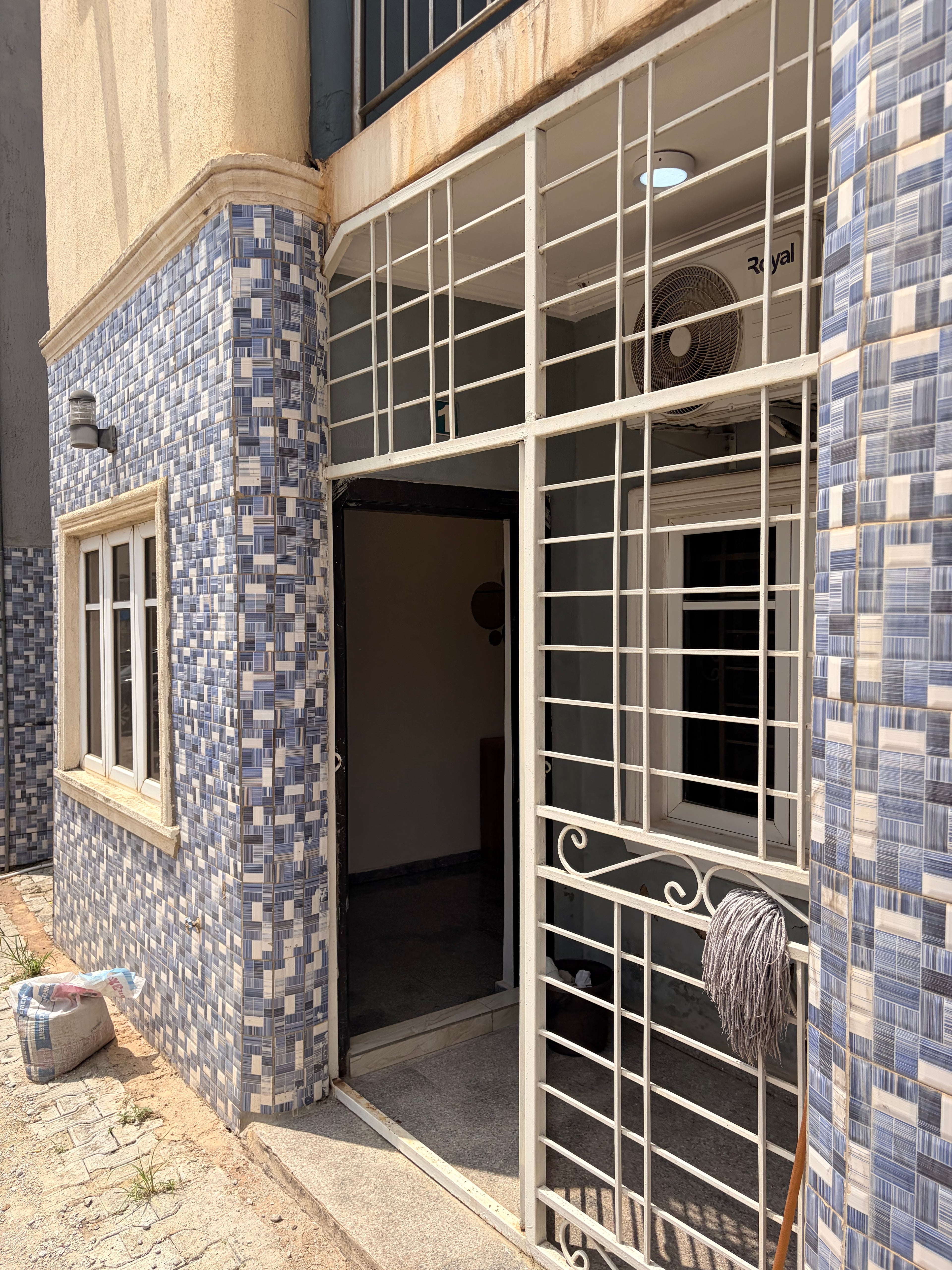 Big studio apartment in Wuye
