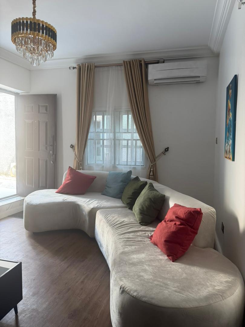 Luxury 1-Bedroom Apartment – Wuse 2, Abuja

₦2,100,000 per month