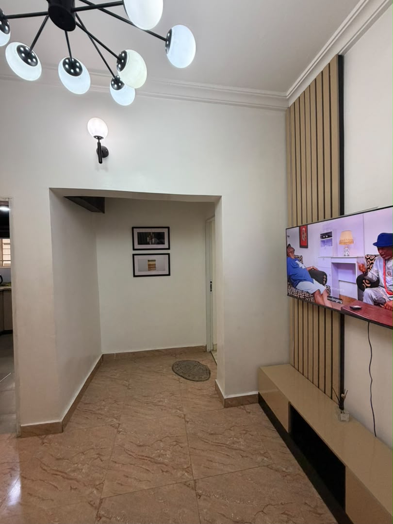 Luxury 1-Bedroom Apartment – Wuye, Abuja

₦1,950,000 per month