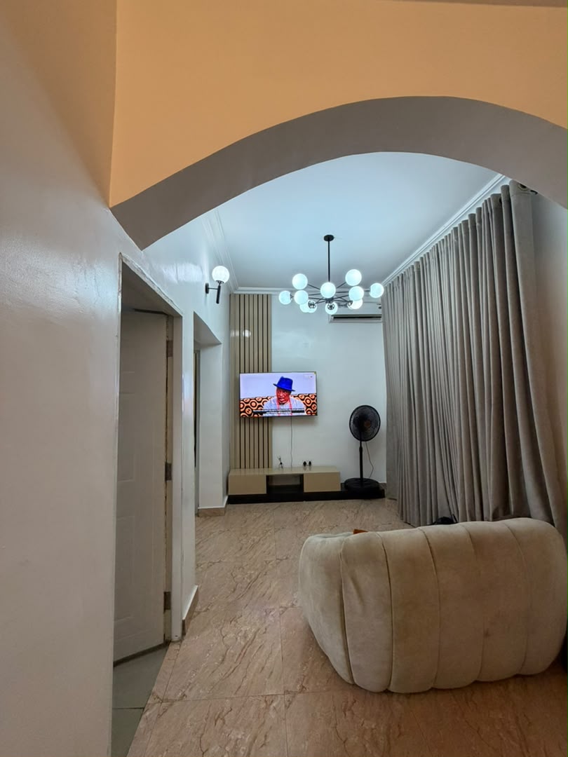 Luxury 1-Bedroom Apartment – Wuye, Abuja

₦1,950,000 per month