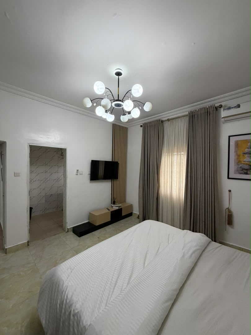 Luxury 1-Bedroom Apartment – Wuye, Abuja

₦1,950,000 per month